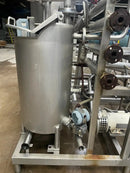 Skid de recuperación de esencias con tanques de almacenamiento y bombas