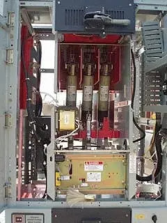 Panel de control de arranque de motor de voltaje medio Cutler-Hammer Ampgard - (2) 500 HP
