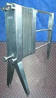 Intercambiador de calor de placas de flujo paralelo APV - 103,59 pies cuadrados