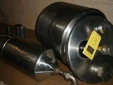 Tanque de equilibrio y embudo