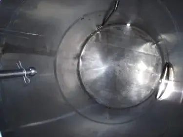 Tanque vertical de carcasa simple con camisa inferior - 2000 galones