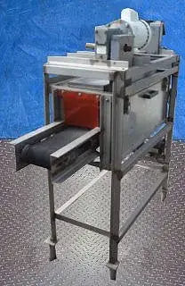 Lavadora de cepillos con transportador de acero inoxidable