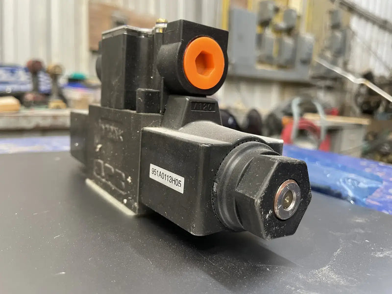 Yuken 951A0113H01 Solenoid Valve & Coil Assembly