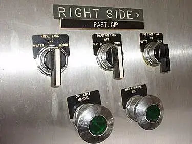 Sistema CIP de 3 tanques de acero inoxidable Crepaco - 150 galones cada uno.