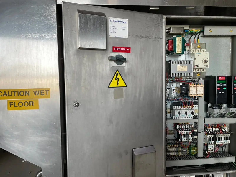 Congelador continuo Tetra Pak Hoyer KF 1000XC (9TR, (3) motores incluidos con panel de control)