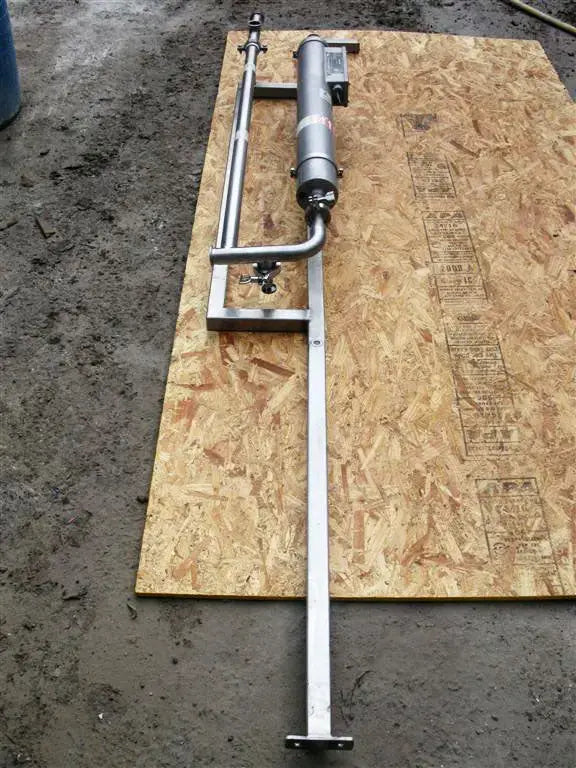 Panel de control de acero inoxidable con componentes Alfa Laval y transductor de densidad de líquido Tetra Pak