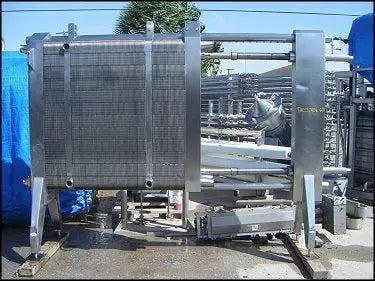 Intercambiador de calor de placas de acero inoxidable APV - 1161 pies cuadrados. Pie.