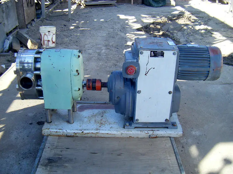 Bomba de desplazamiento positivo Tri-Clover PRE300-4M-UH4-SL-S (10 HP, 300 GPM máx.)