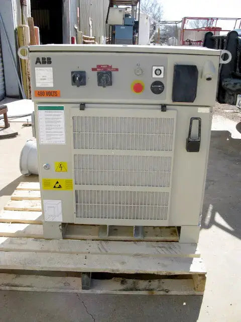 Paquete de brazo robótico industrial serie IRB 2400 de ABB Robotics