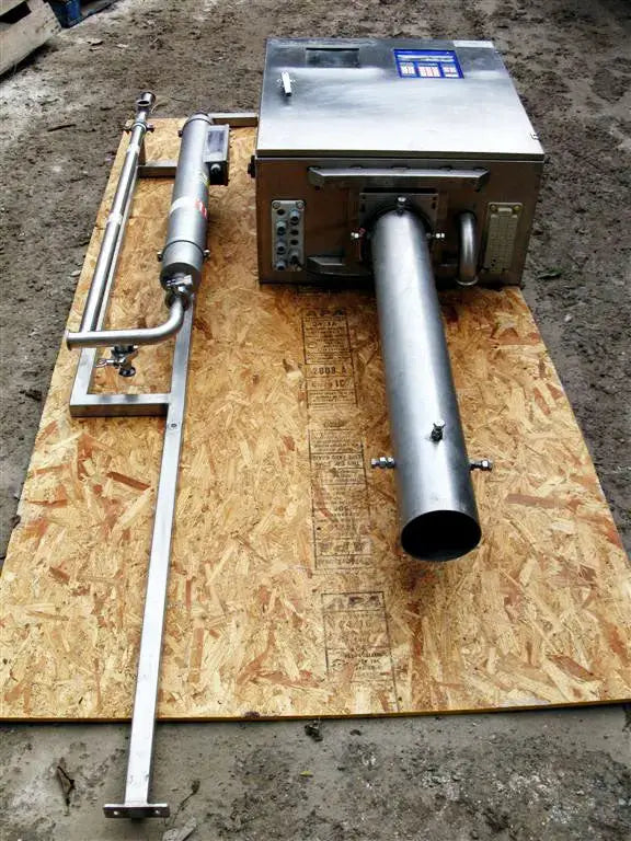 Panel de control de acero inoxidable con componentes Alfa Laval y transductor de densidad de líquido Tetra Pak