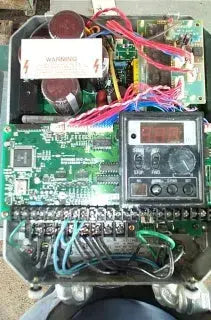 Variador de CA con motor de frecuencia ajustable