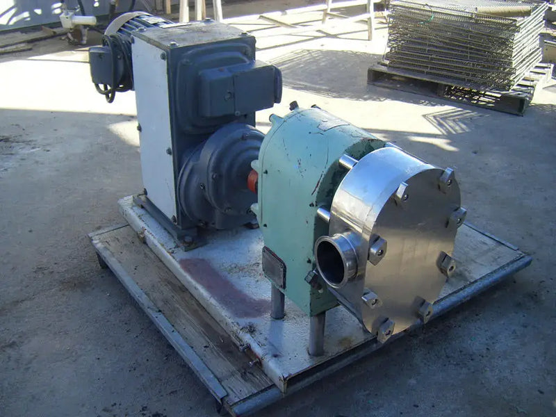 Bomba de desplazamiento positivo Tri-Clover PRE300-4M-UH4-SL-S (10 HP, 300 GPM máx.)
