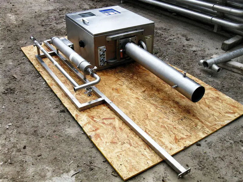 Panel de control de acero inoxidable con componentes Alfa Laval y transductor de densidad de líquido Tetra Pak