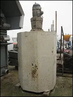Octagonal Steel Blunger Tank with Mixer and Mounted Access Ladder - 250 Gallons