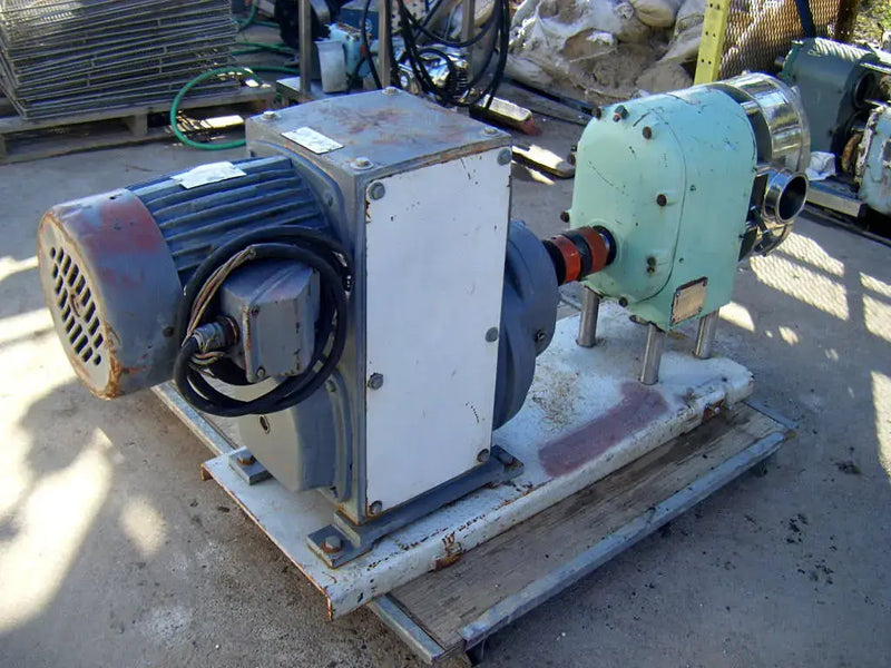 Bomba de desplazamiento positivo Tri-Clover PRE300-4M-UH4-SL-S (10 HP, 300 GPM máx.)