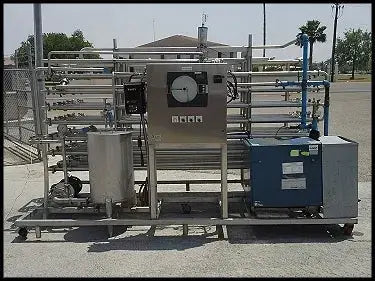 Pasteurizador tubular montado sobre patines APV Crepaco - 10 GPM