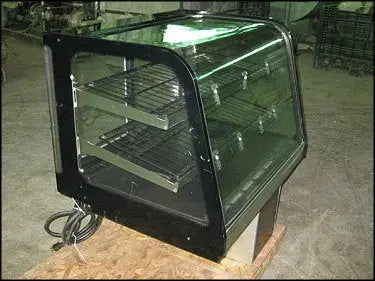 Federal Industries Curved Glass Refrigerated Countertop Signature Series Display Case