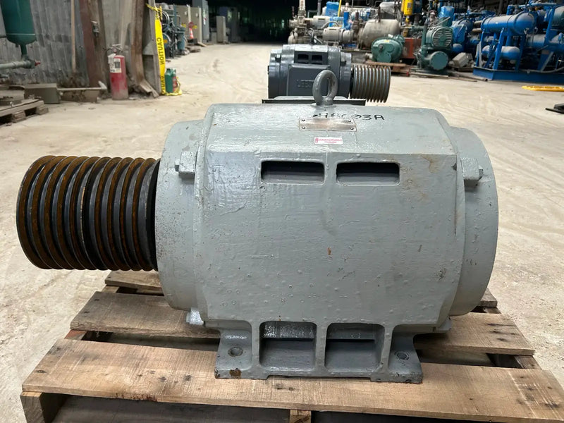 Motor eléctrico trifásico Toshiba (125 HP, 1760 RPM, 230/460 V)