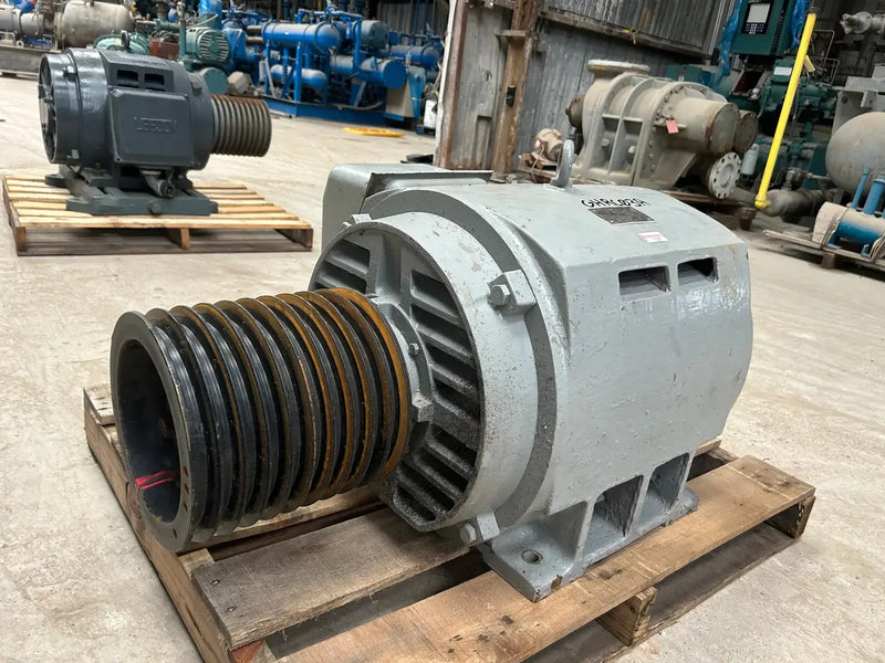 Motor eléctrico trifásico Toshiba (125 HP, 1760 RPM, 230/460 V)