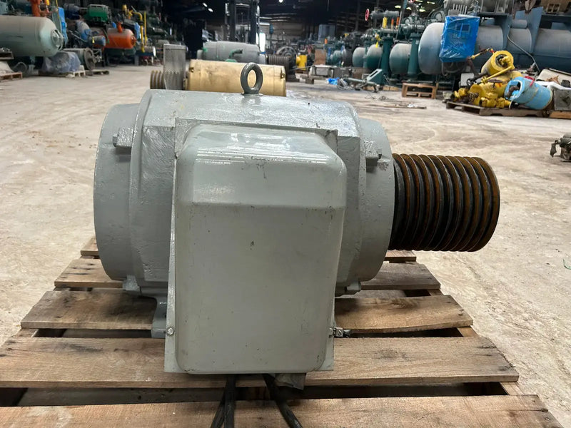 Motor eléctrico trifásico Toshiba (125 HP, 1760 RPM, 230/460 V)