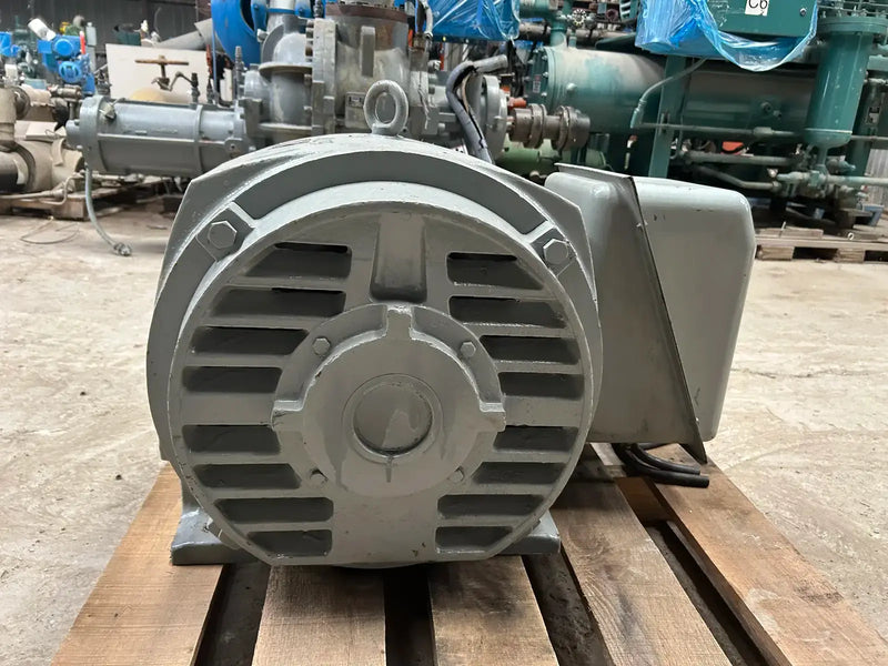 Motor eléctrico trifásico Toshiba (125 HP, 1760 RPM, 230/460 V)