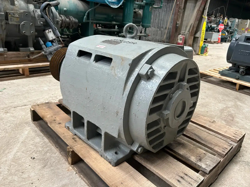 Motor eléctrico trifásico Toshiba (125 HP, 1760 RPM, 230/460 V)