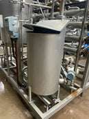 Skid de recuperación de esencias con tanques de almacenamiento y bombas