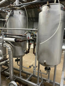 Skid de recuperación de esencias con tanques de almacenamiento y bombas