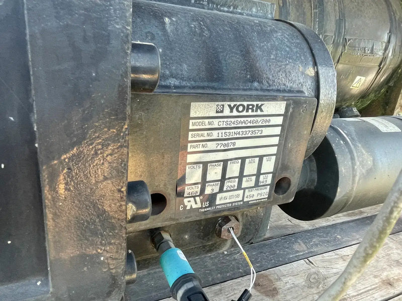 Enfriador refrigerado por aire York YVAA0153BAF46 (150 toneladas)