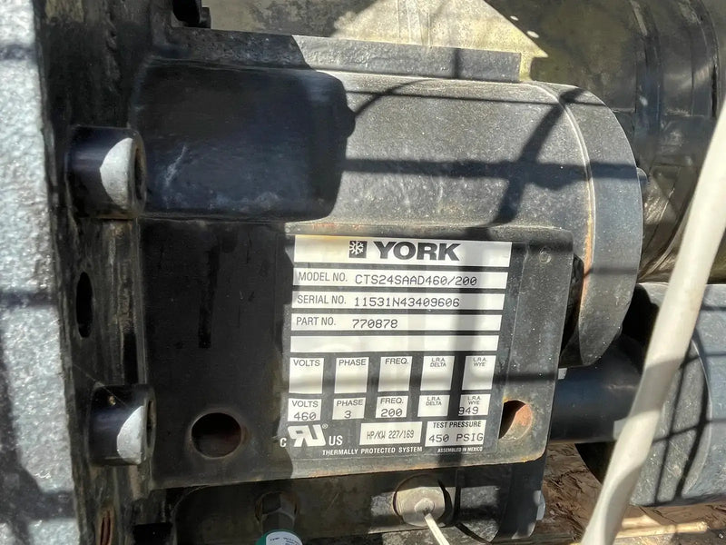 Enfriador refrigerado por aire York YVAA0153BAF46 (150 toneladas)