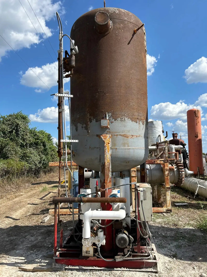 Recirculador de amoníaco vertical Jordan Vessel Corporation VCR-72-12 (72 pulgadas x 148 pulgadas, 3455 galones, 2 bombas de 5 HP).