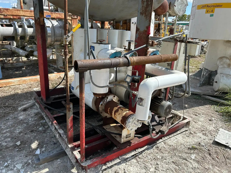 Recirculador de amoníaco vertical Jordan Vessel Corporation VCR-72-12 (72 pulgadas x 148 pulgadas, 3455 galones, 2 bombas de 5 HP).