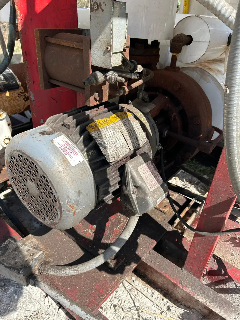 Recirculador de amoníaco vertical Jordan Vessel Corporation VCR-72-12 (72 pulgadas x 148 pulgadas, 3455 galones, 2 bombas de 5 HP).