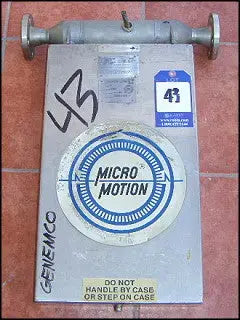Sensor de flujo másico de micromovimiento