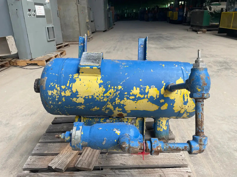 E.L. Nickell Co. Horizontal Ammonia Oil Tank (14in X 34in. 30 Gallons)