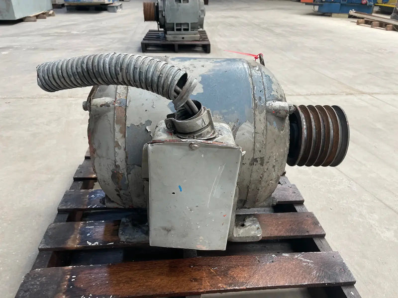 Motor eléctrico Crocker Wheeler (30 HP, 1750 RPM, 220-440 V)