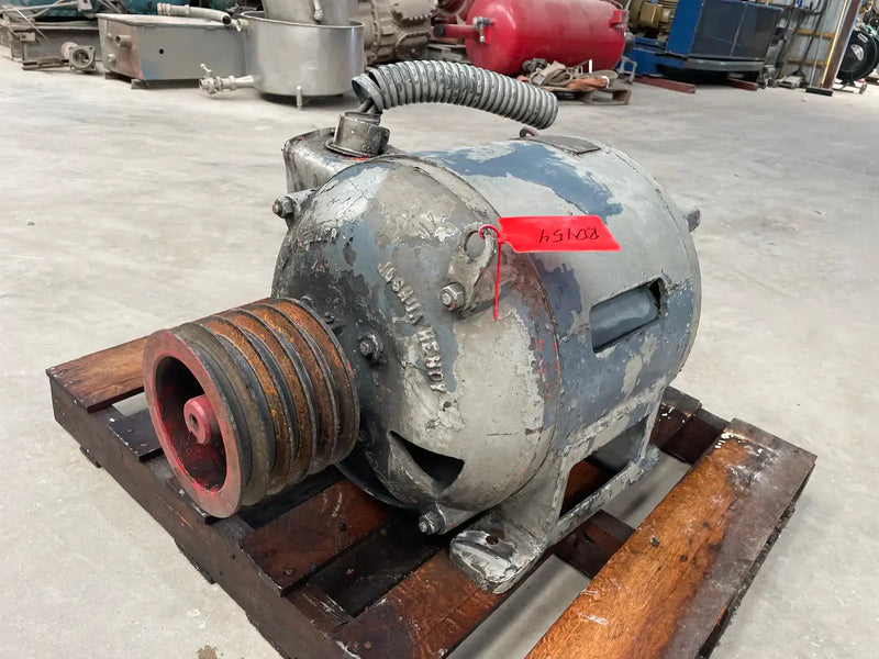 Motor eléctrico Crocker Wheeler (30 HP, 1750 RPM, 220-440 V)
