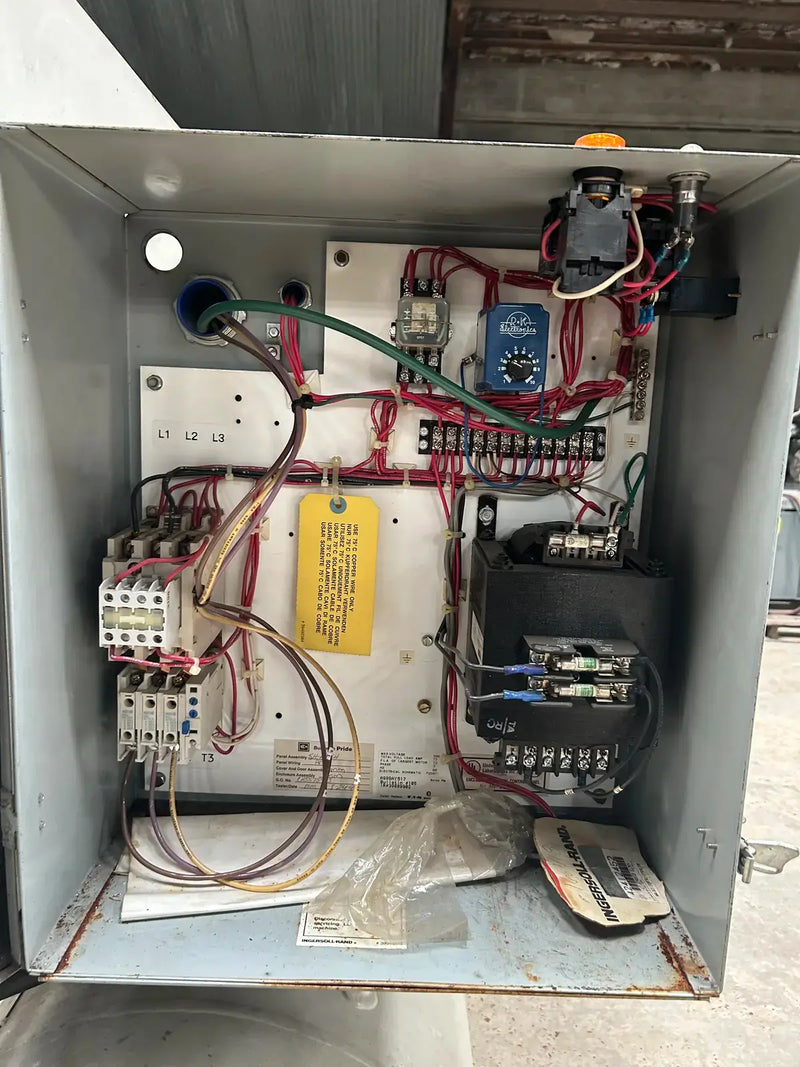 Compresor de aire de tornillo Ingersoll Rand EP25-ESP (25 HP, 91 CFM)