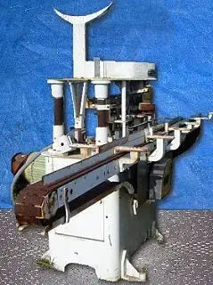 Taponadora de Roscas de Resina