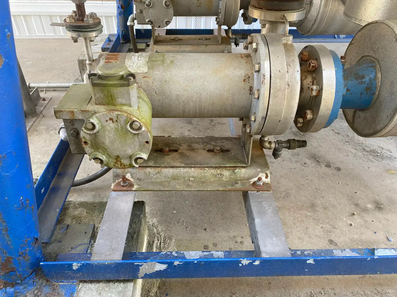 Recirculador de amoníaco horizontal (60 pulgadas x 156 pulgadas, 2350 galones, 2 bombas de 7 HP).