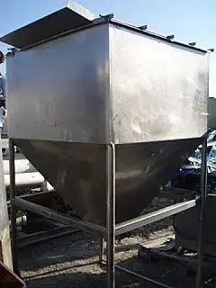 Tolva de acero inoxidable: 30 Cu. Pie.