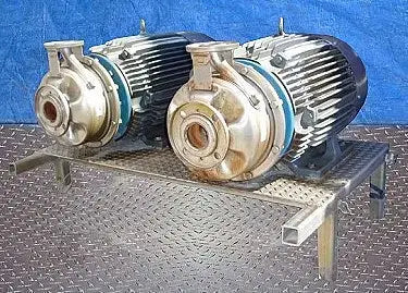 Sistema de agua caliente con tanque rectangular de acero inoxidable: 1600 galones