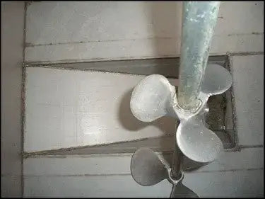 Tanque cuadrado de acero inoxidable con mezclador Lightnin - 300 galones