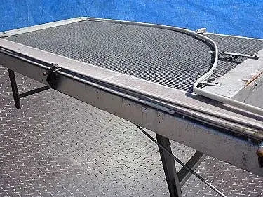 Mesa/transportador de acumulación de acero