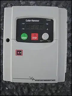 Variador de frecuencia ajustable Cutler-Hammer sin usar - ½ HP
