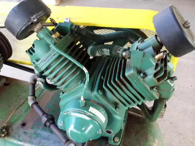Compresor de aire Champion de 2 etapas - 15 HP