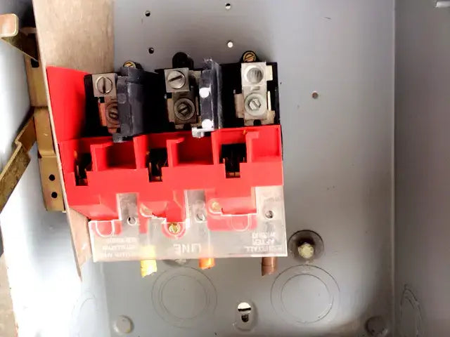 Cutler-Hammer / Eaton Heavy Duty Safety Switch - 100 Amp