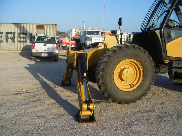 2005 – Caterpillar 10,000 Lb. 4x4x4 Diesel Telescopic Telehandler Forklift Caterpillar 