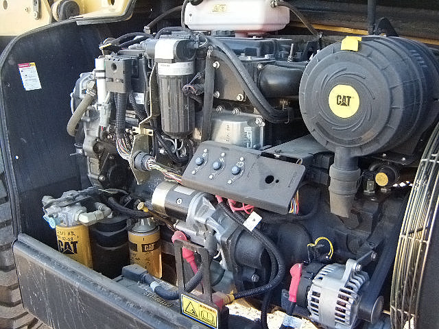 2005 – Caterpillar 10,000 Lb. 4x4x4 Diesel Telescopic Telehandler Forklift Caterpillar 