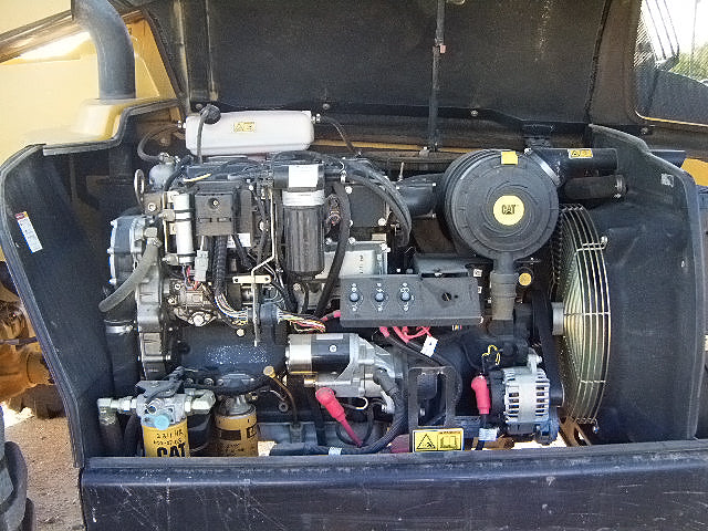 2005 – Caterpillar 10,000 Lb. 4x4x4 Diesel Telescopic Telehandler Forklift Caterpillar 